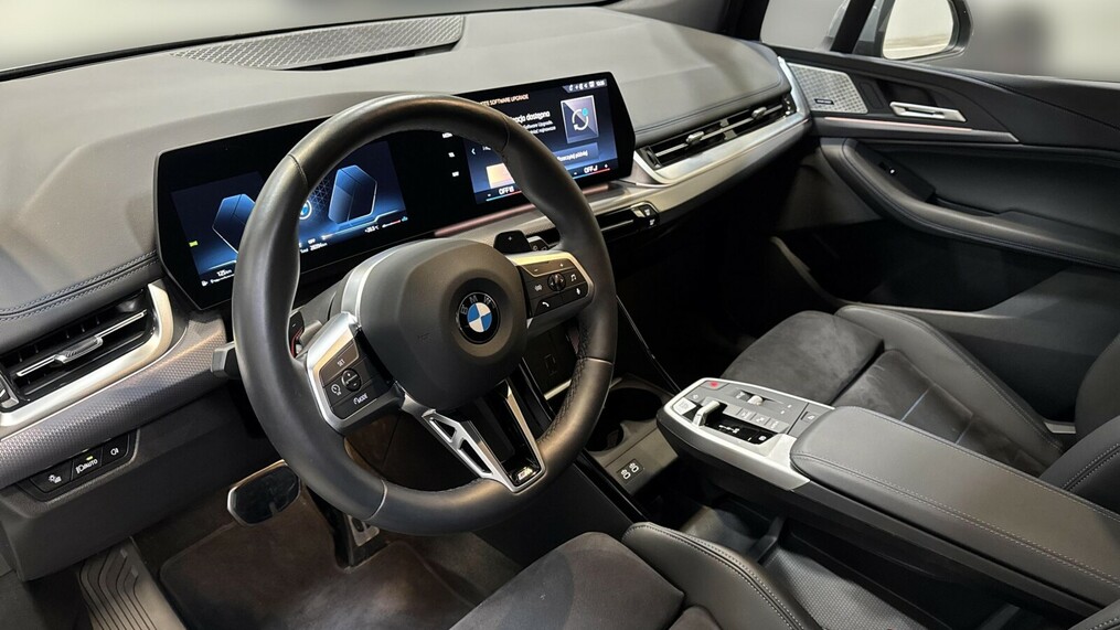 BMW Serii 2, 218