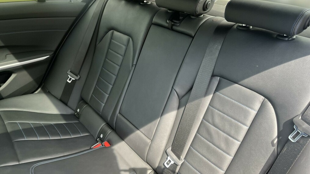 BMW Seria 3, 340
