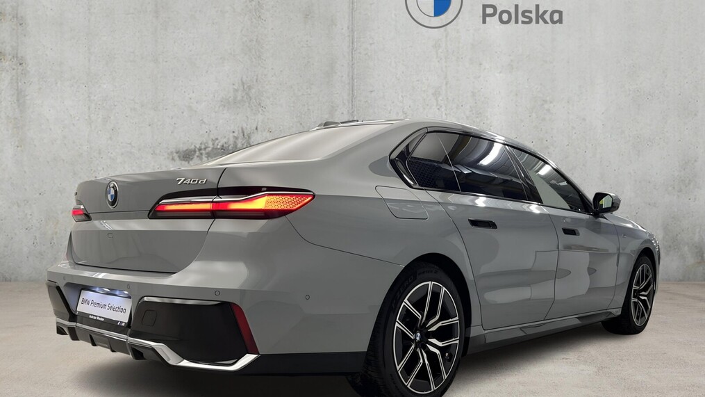 BMW Serii 7, 740
