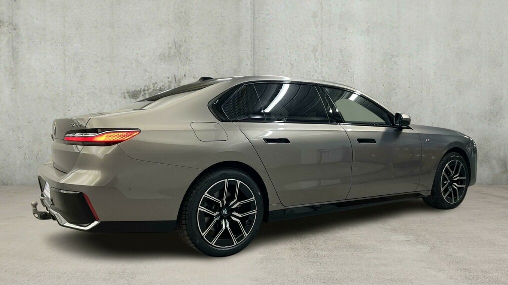 BMW Serii 7, 740