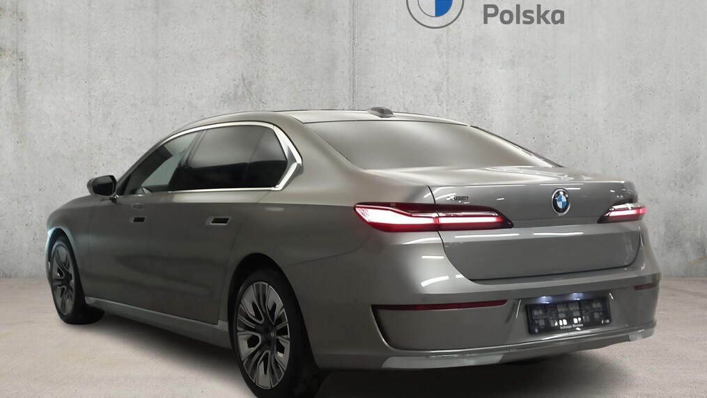 BMW Serii 7, 740
