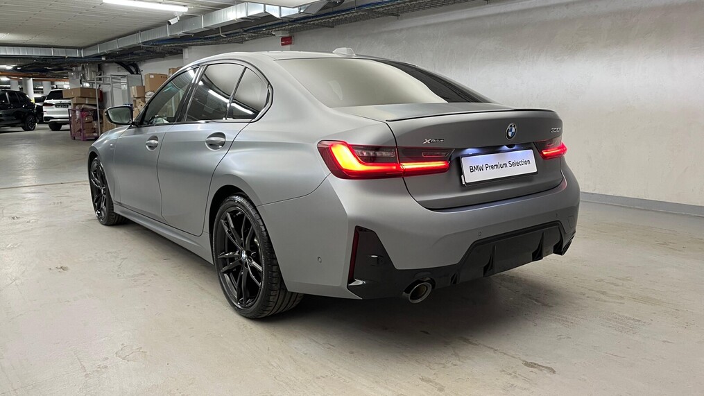 BMW Serii 3, 330