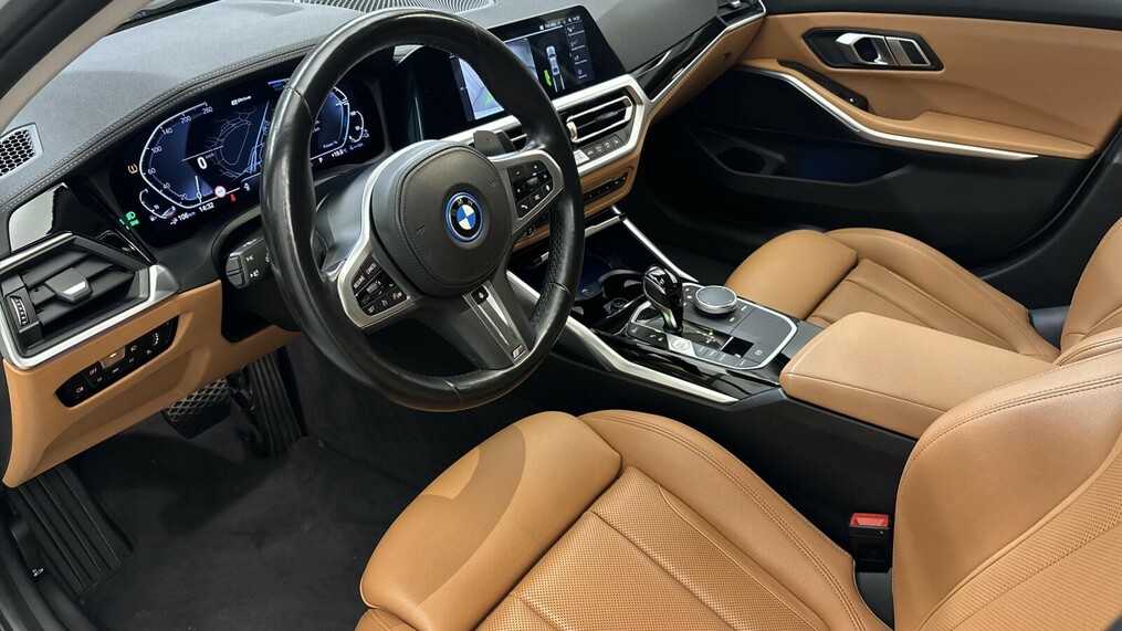 BMW Serii 3, 330