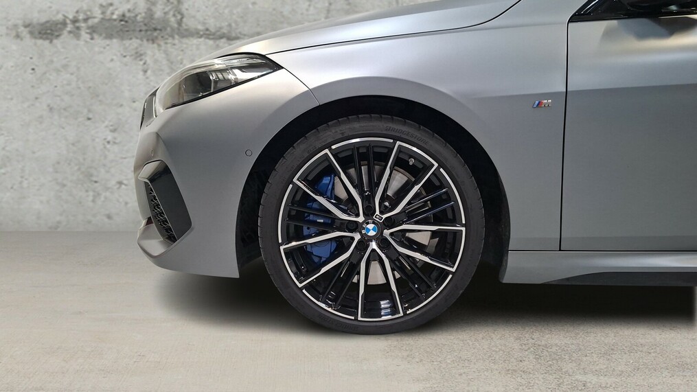 BMW Serii 2, 235