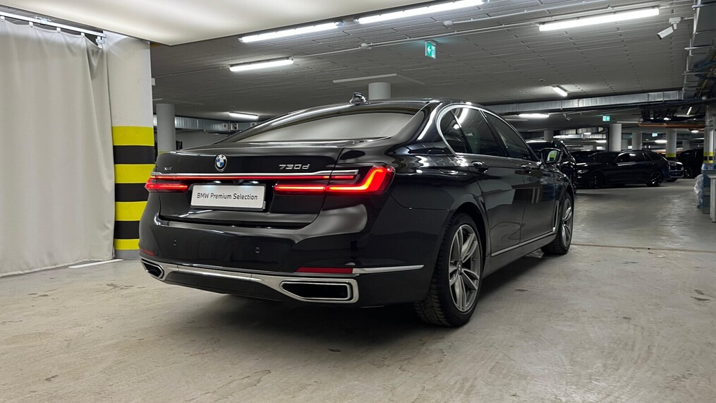 BMW Serii 7, 730