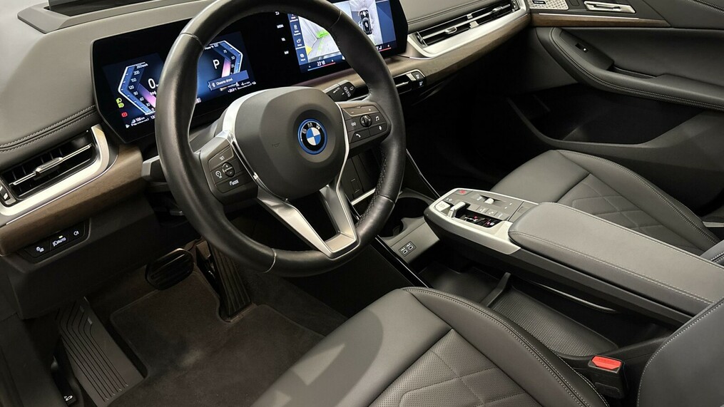 BMW Serii 2, 225