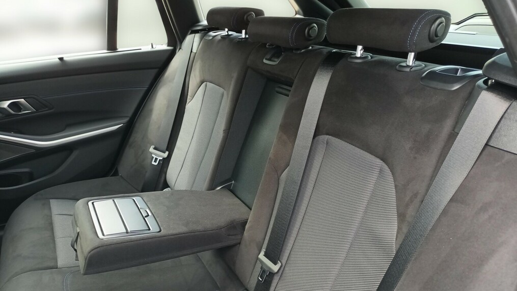 BMW Serii 3, 330