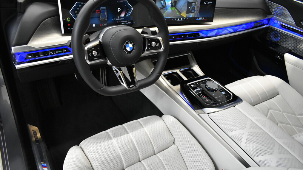 BMW Serii 7, 740