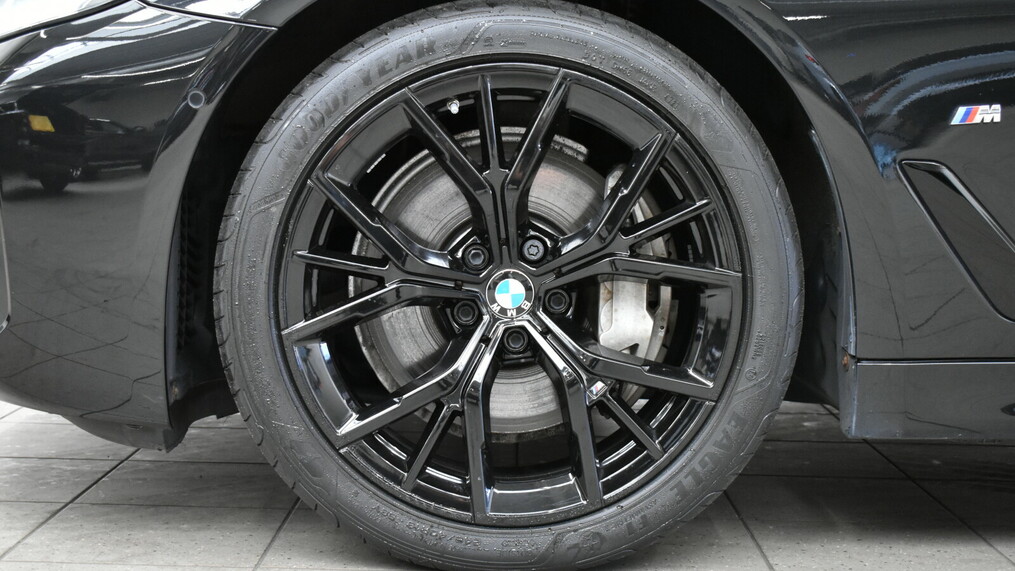 BMW Serii 5, 530