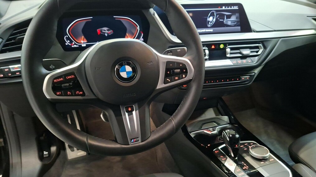 BMW Serii 2, 218