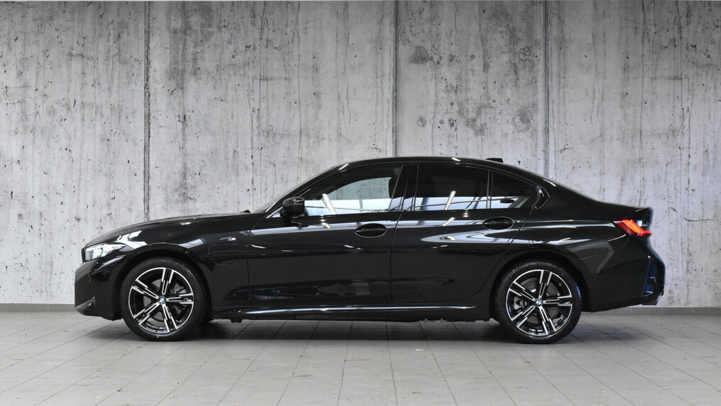 BMW Serii 3, 330