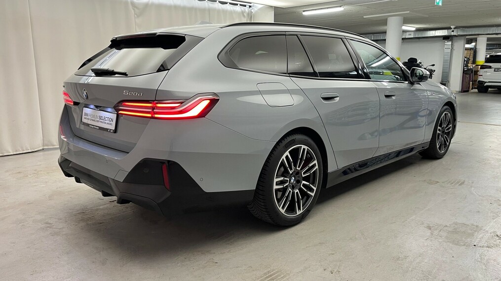 BMW Serii 5, 520