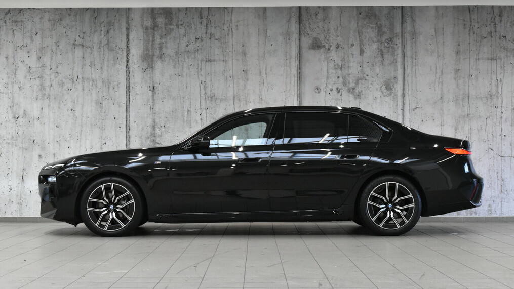BMW Serii 7, 740