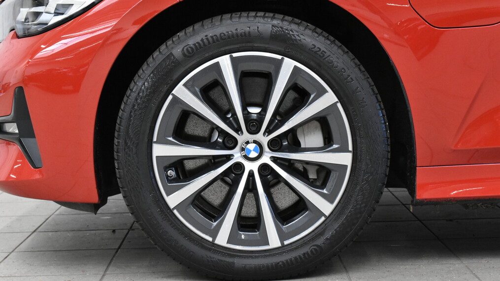 BMW Serii 3, 330