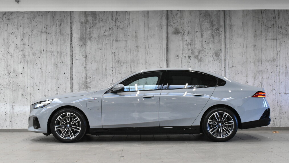 BMW Serii 5, 530