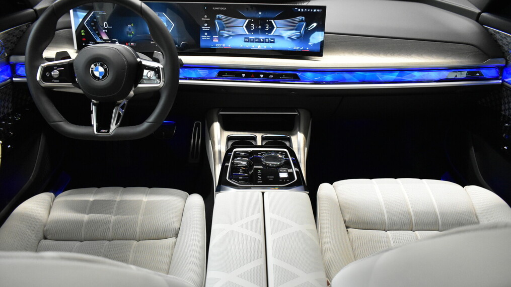 BMW Serii 7, 740