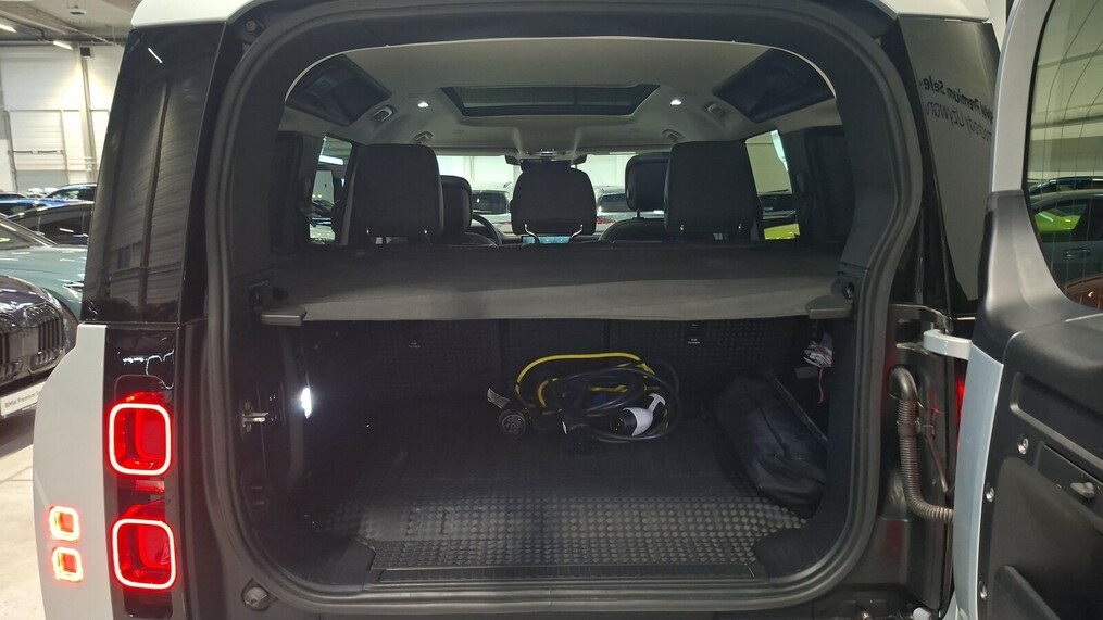 Land Rover Defender 110