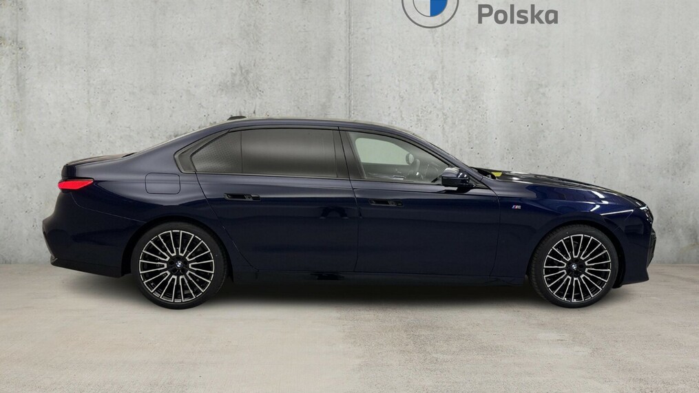 BMW Serii 7, 740