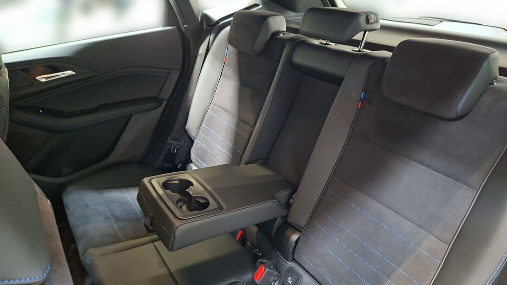 BMW Serii 2, 218