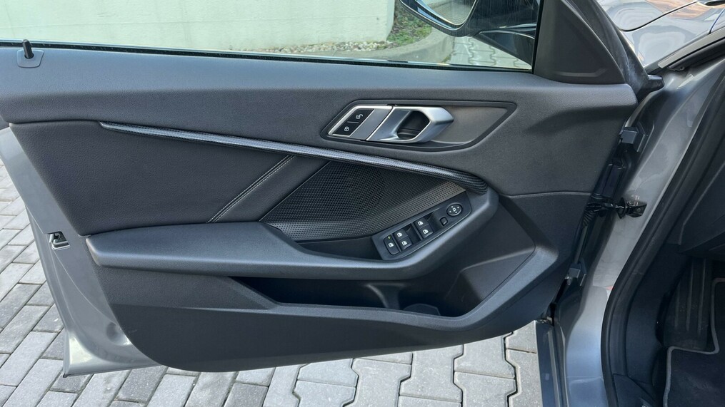 BMW Seria 2 218