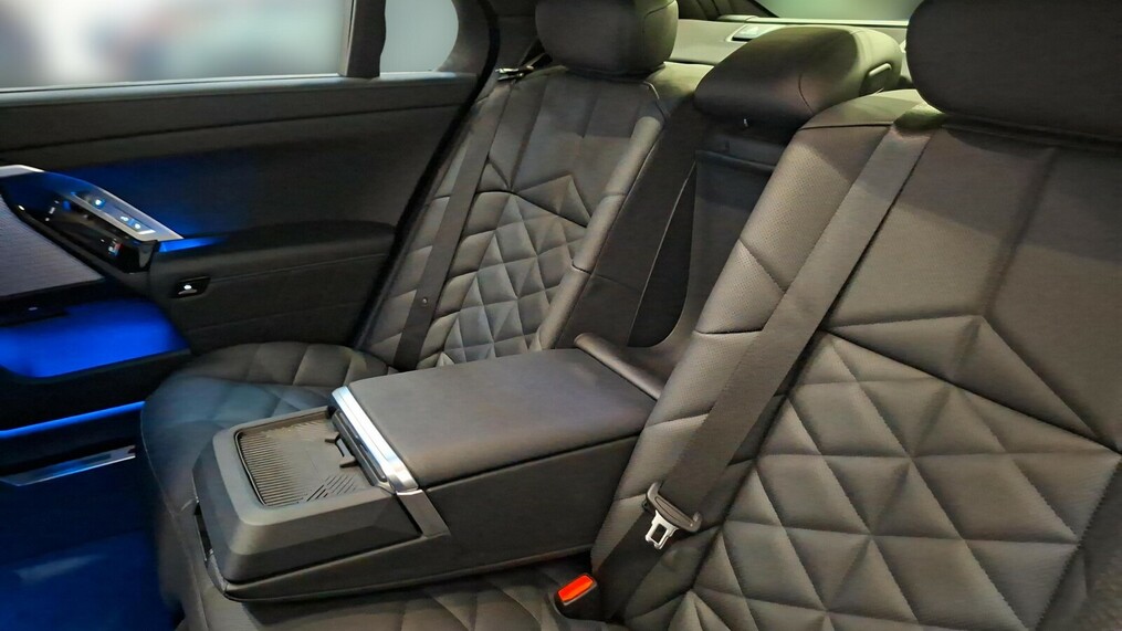 BMW Serii 7, 740
