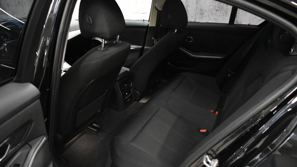 BMW Serii 3, 320