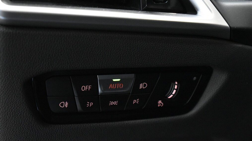 BMW Serii 3, 330