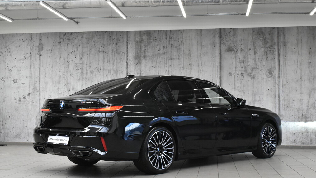 BMW Serii 7, 760