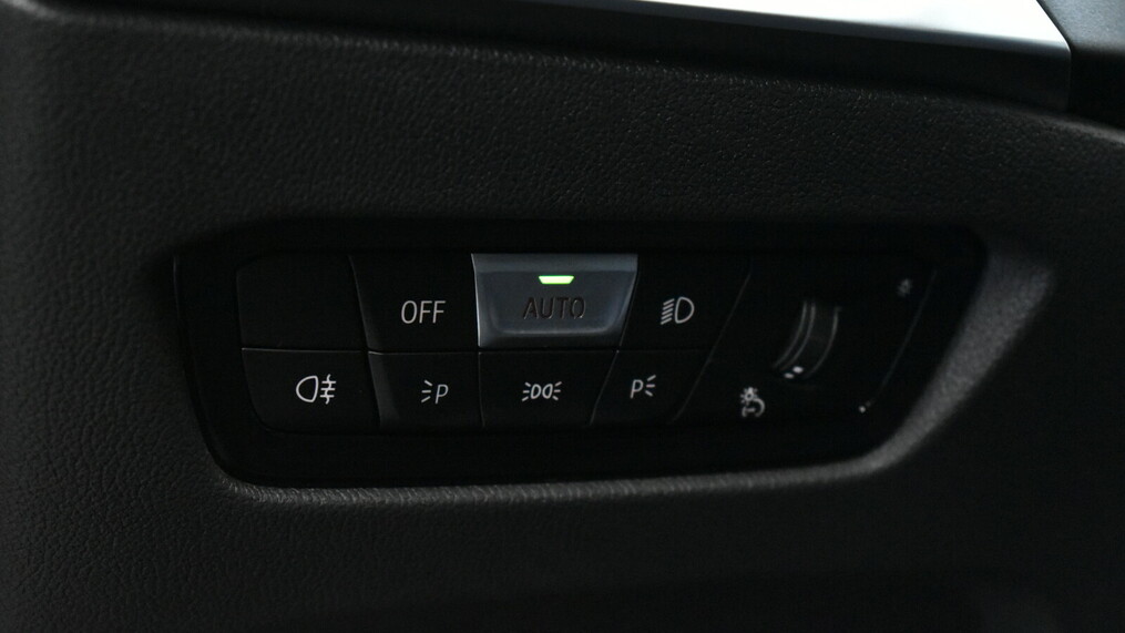 BMW Seria 3, 330