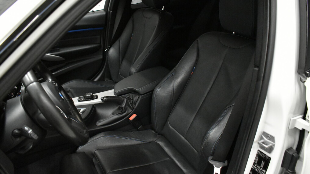 BMW Serii 3, 320