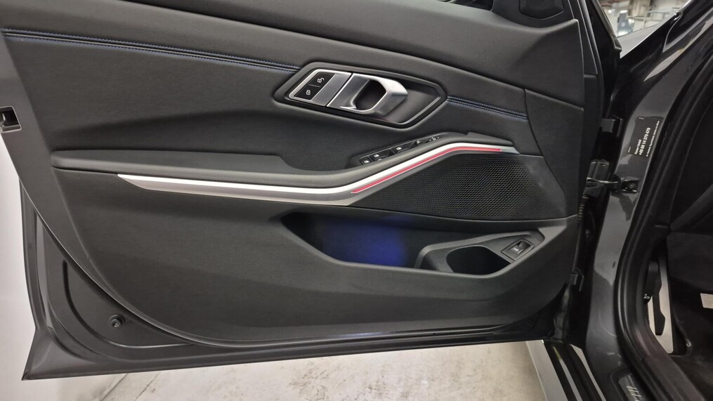 BMW Serii 3, 320