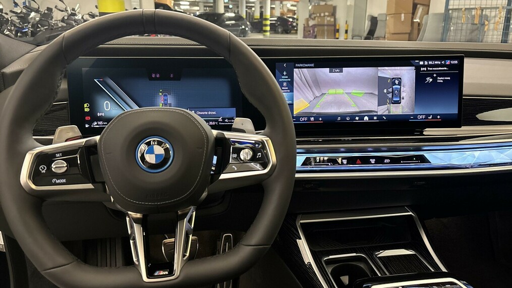BMW Serii 7, 750