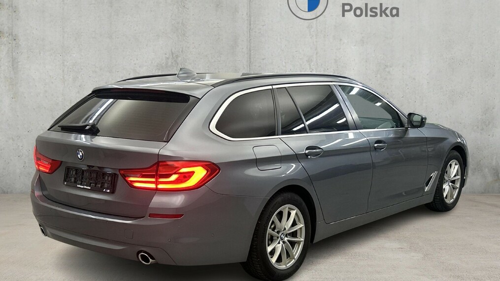 BMW Serii 5, 520