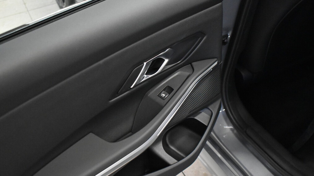 BMW Serii 3, 320