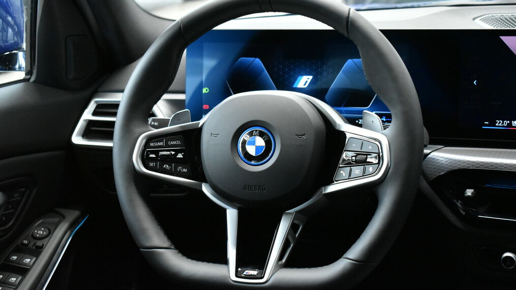 BMW Serii 3, 330