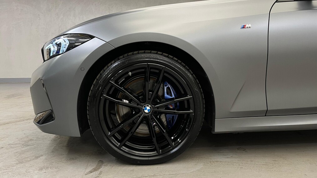 BMW Serii 3, 330