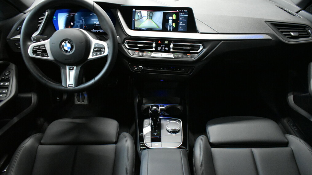 BMW Serii 2, 218