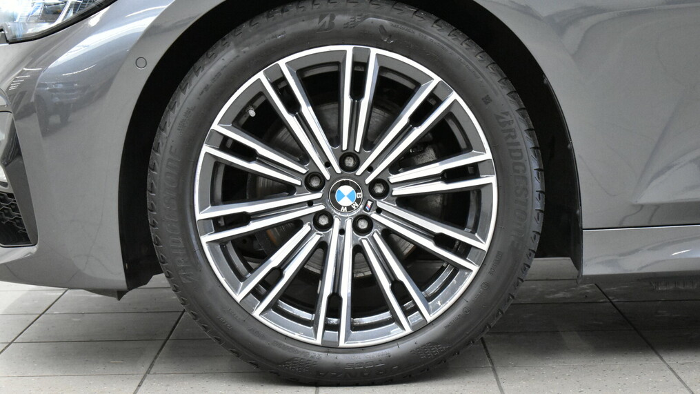 BMW Serii 3, 320