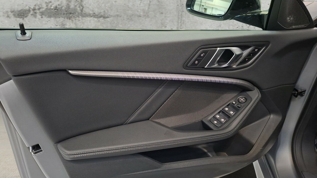 BMW Serii 2, 235