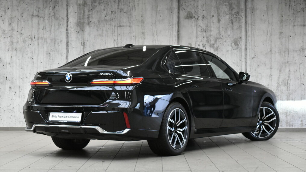 BMW Serii 7, 740