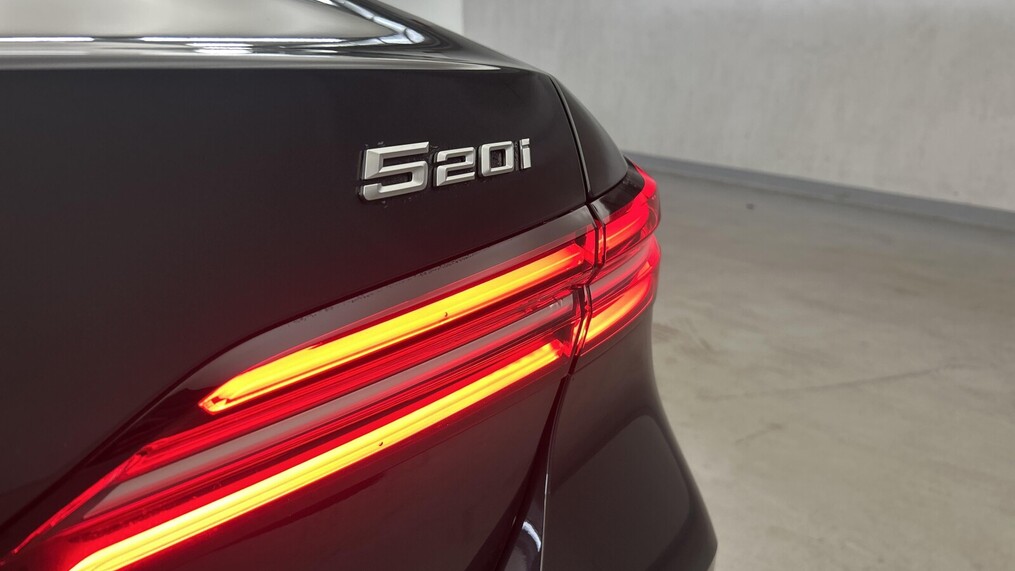 BMW Serii 5, 520