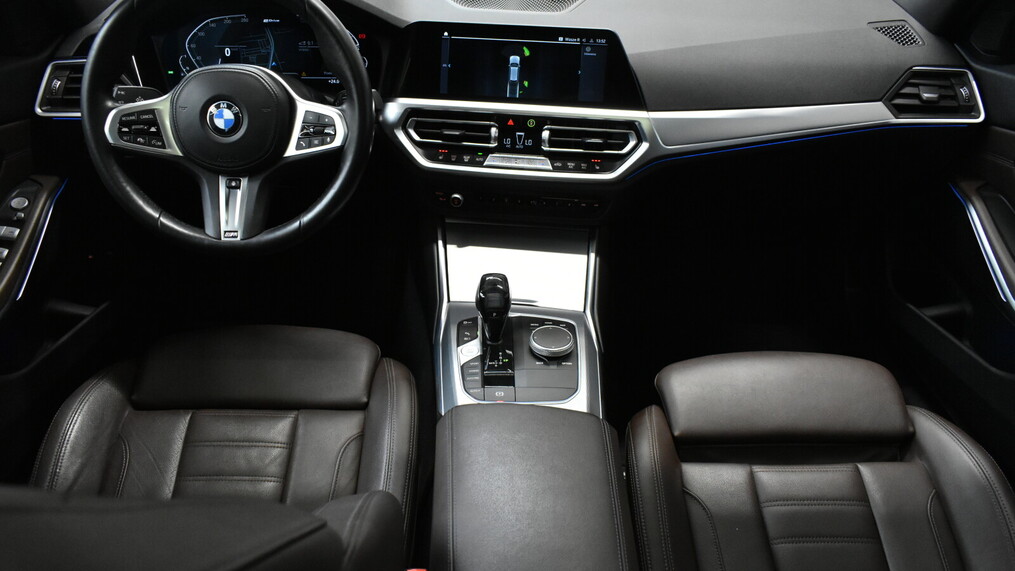 BMW Serii 3, 330