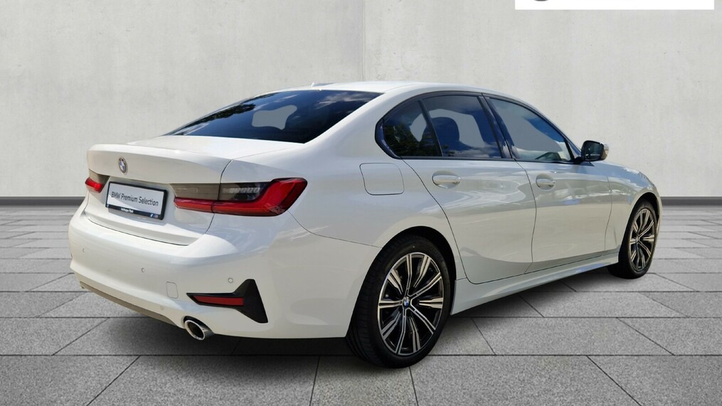 BMW Serii 3, 330