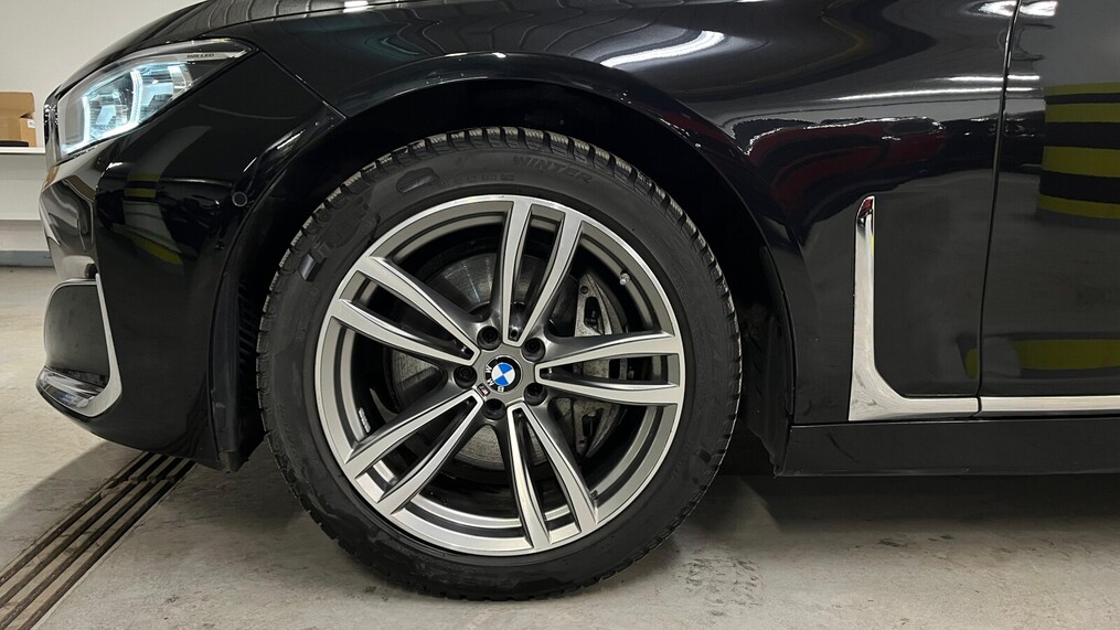 BMW Serii 7, 730