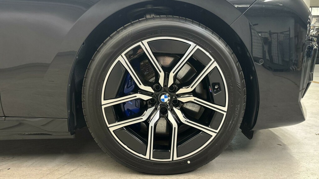 BMW Serii 7, 750