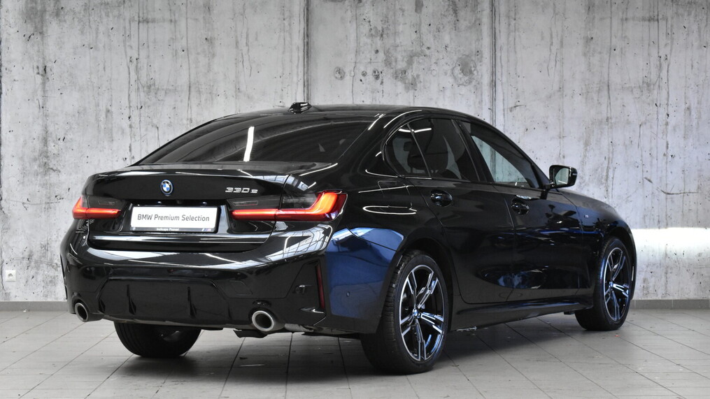 BMW Serii 3, 330