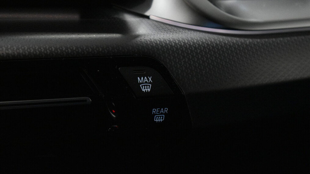 BMW Serii 2, 218