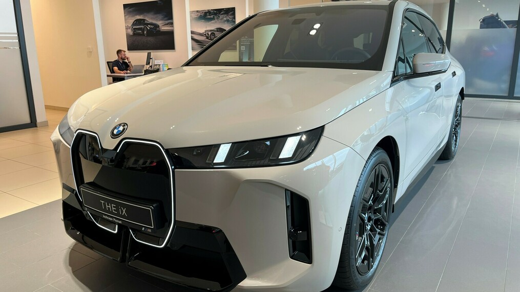 BMW iX