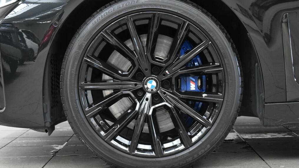 BMW Serii 7, 750