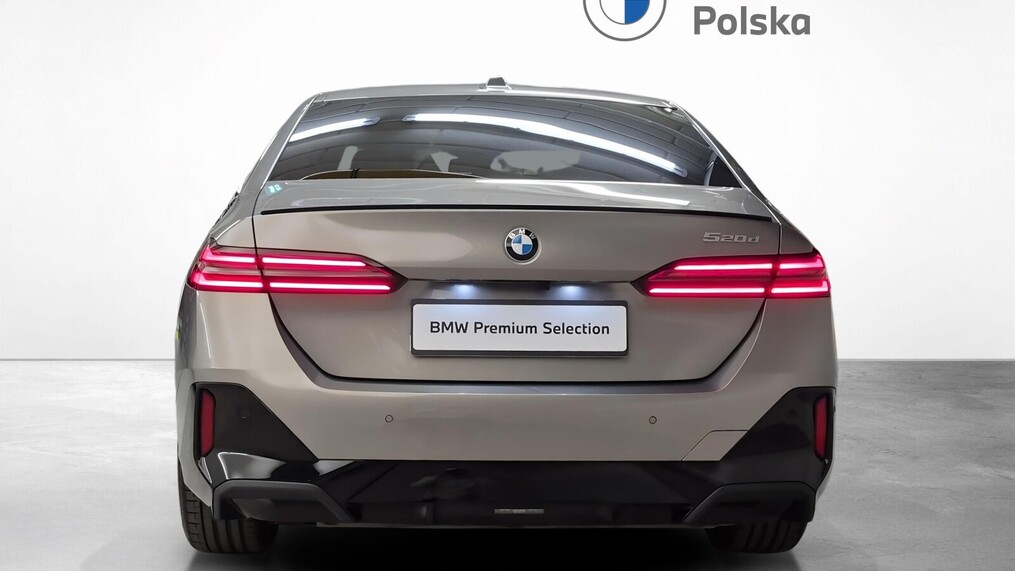 BMW Serii 5, 520